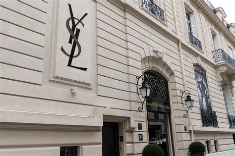 a qui appartient yves saint laurent|la maison de Saint Laurent.